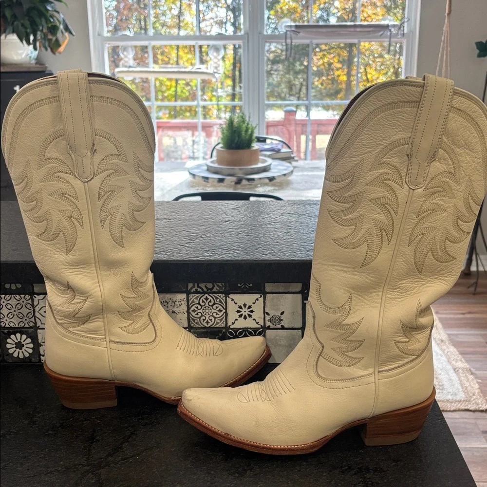 Tecova’s The Annie Cowgirl Boot in bone/cream. Fit like 8. New 345. Box included - Picture 8 of 10